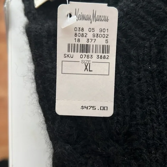 Cable net, 100% cashmere sweater my Nieman, Marcus exclusive new with tags
